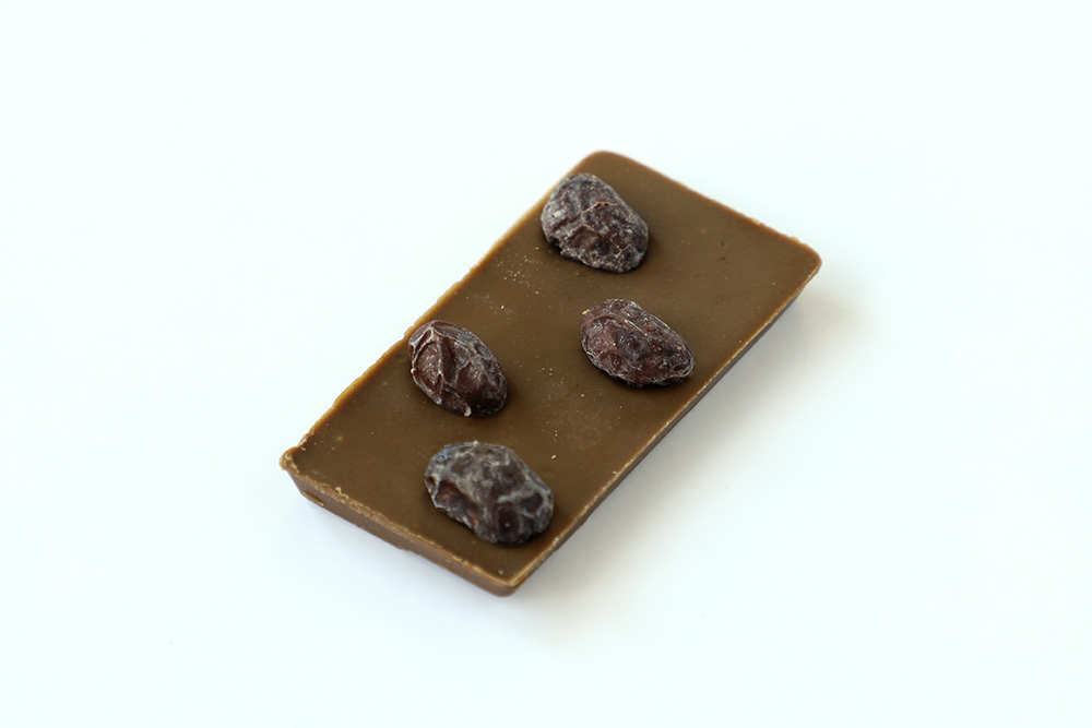 MAKE mumokuteki chocolat マンディアン 黒豆×ほうじ茶チョコ